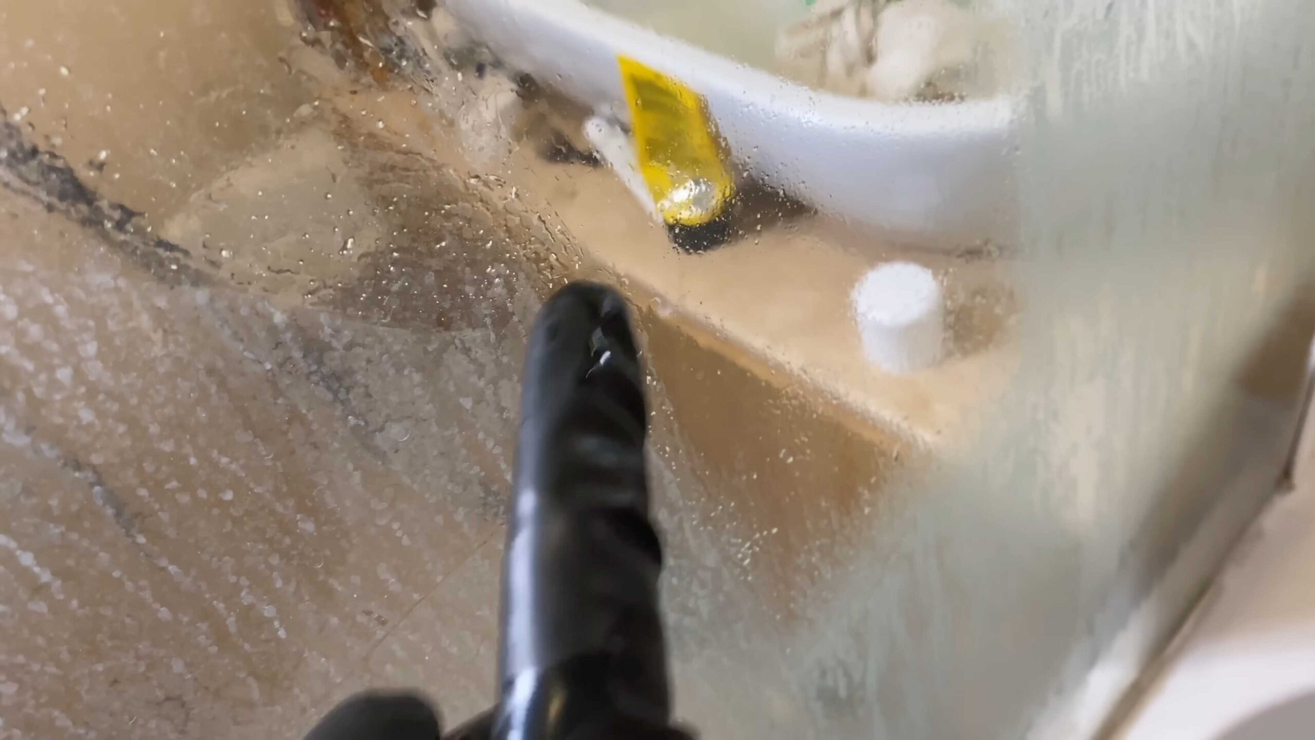 Hartnäckige Wasserflecken entfernen