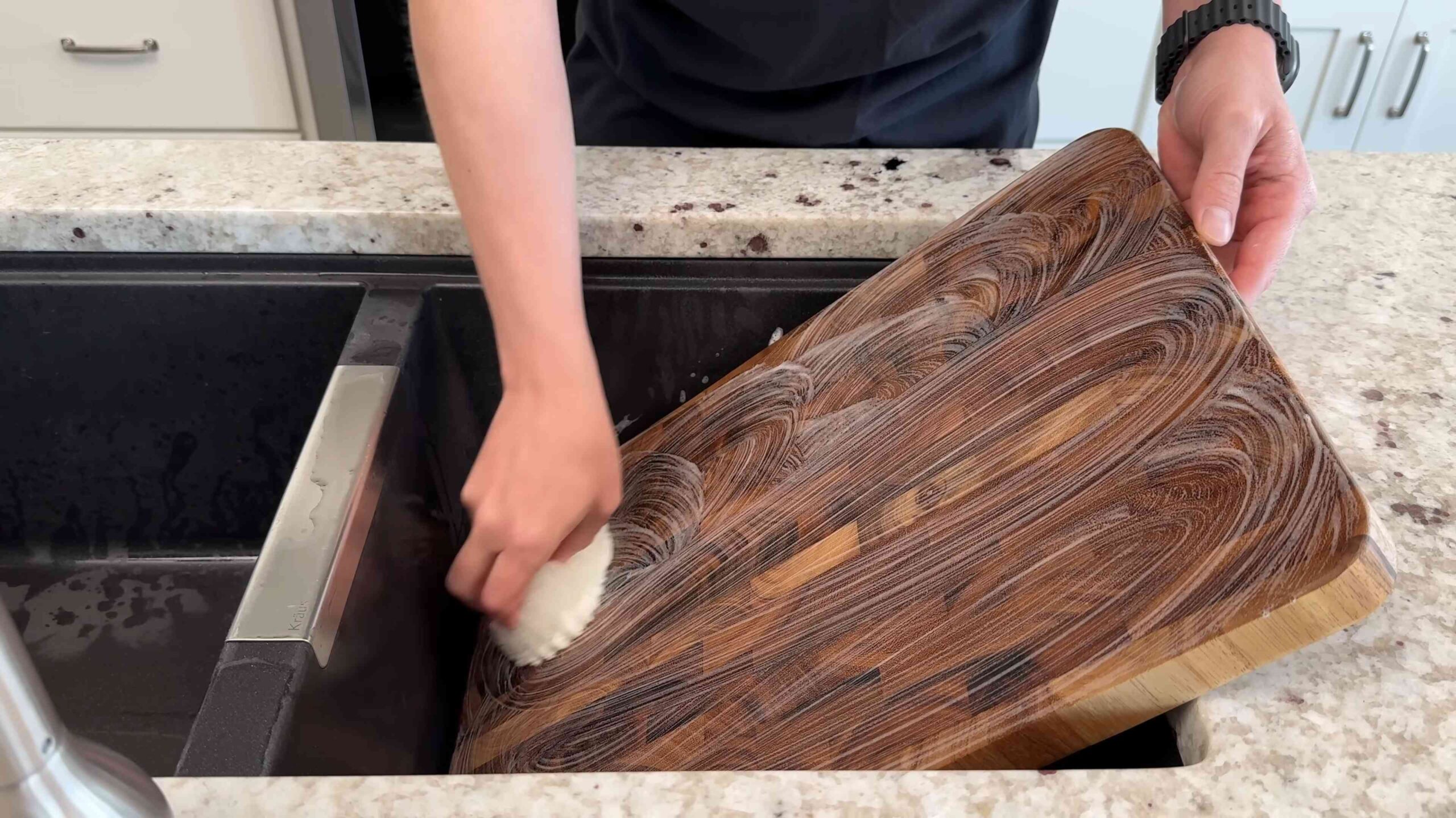 Holz Schneidebrett reinigen